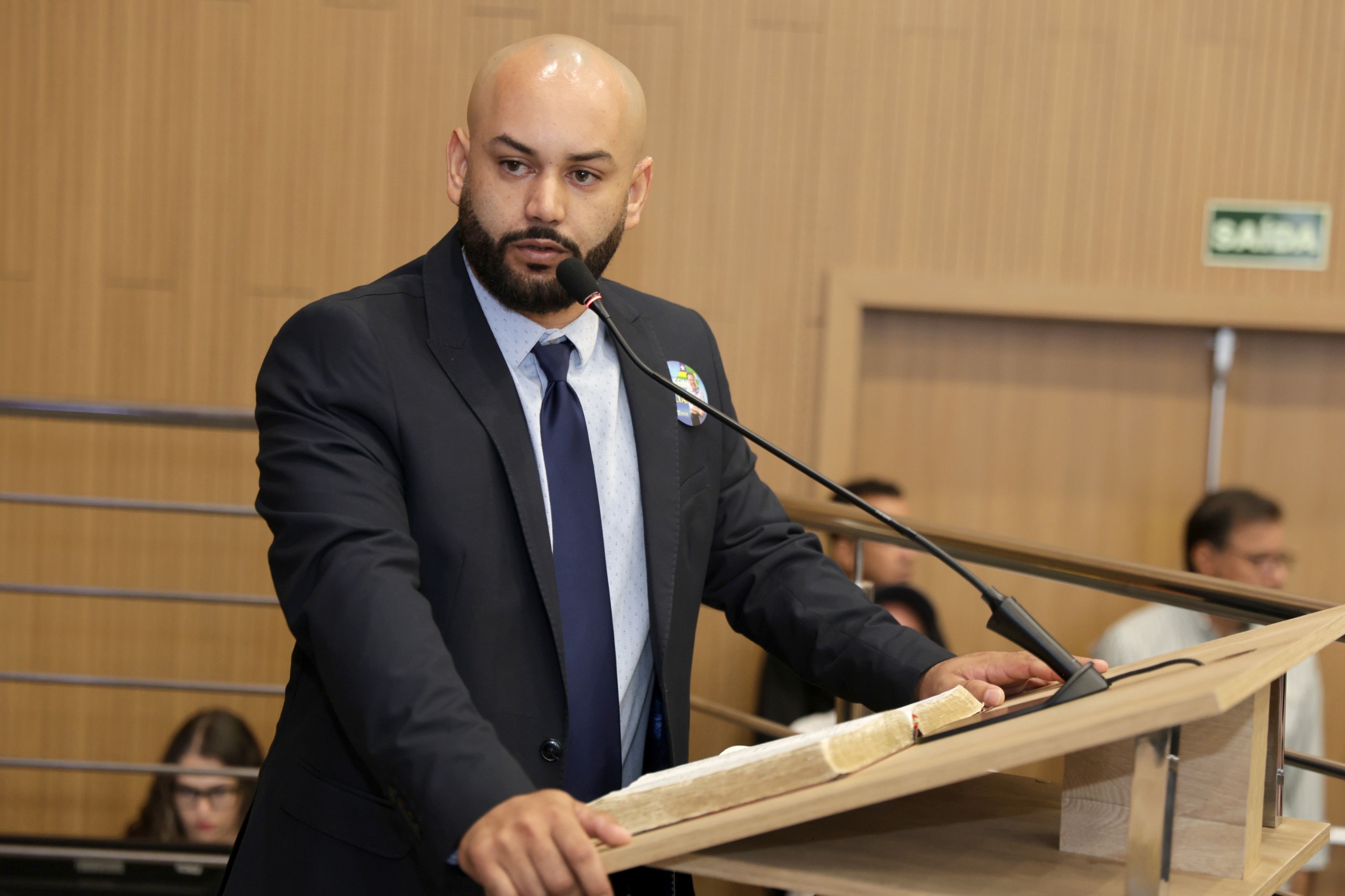 Vereadores aprovam projetos de Lipe Gomes sobre bem-estar animal e inclusão cultural