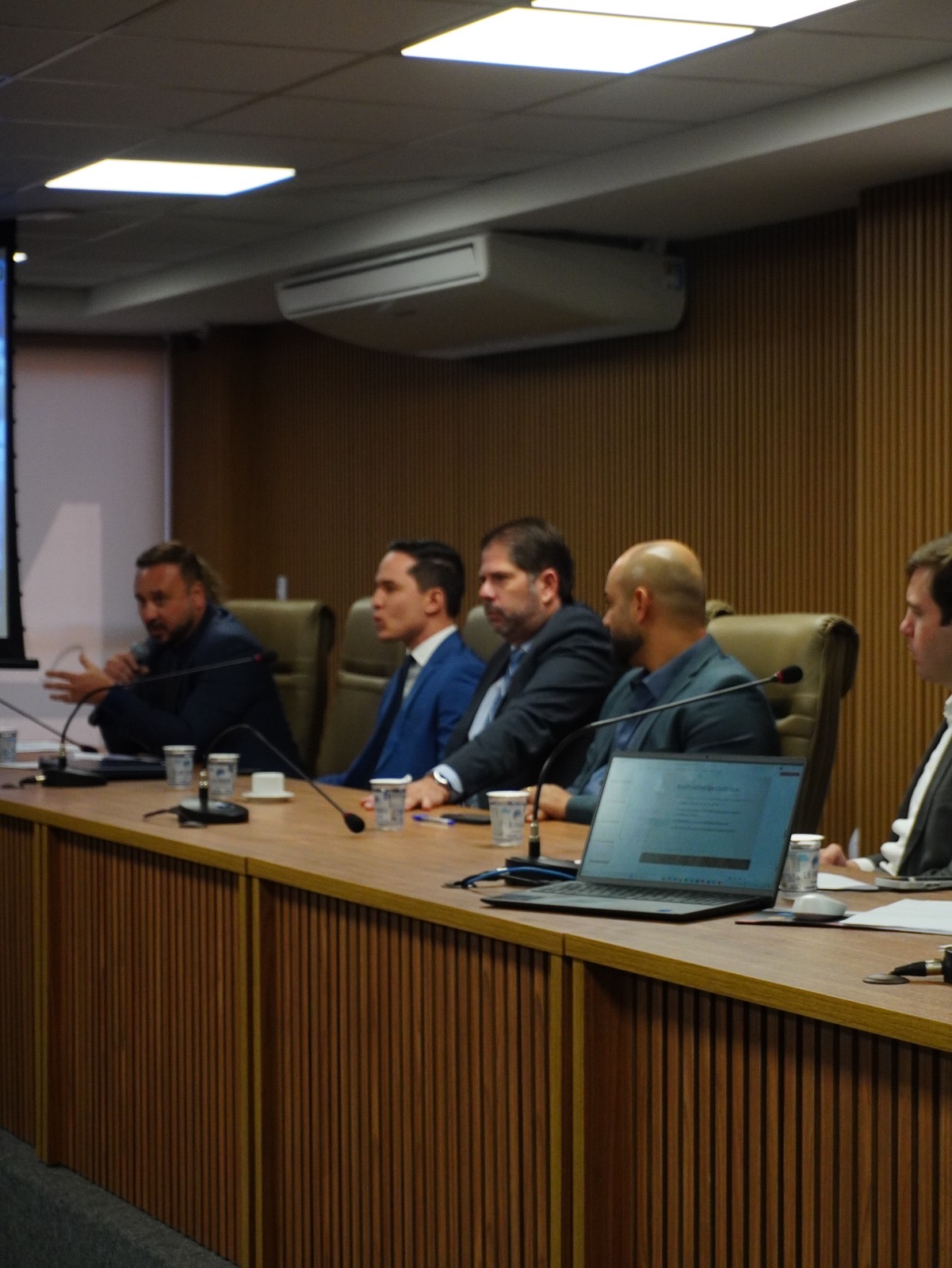 Parlamento do Futuro promove ciclo de palestras para jovens vereadores