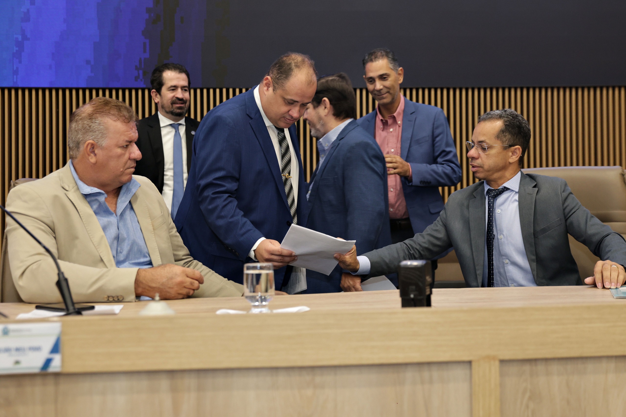 Vereadores mantêm oito vetos da Prefeitura a projetos do Legislativo