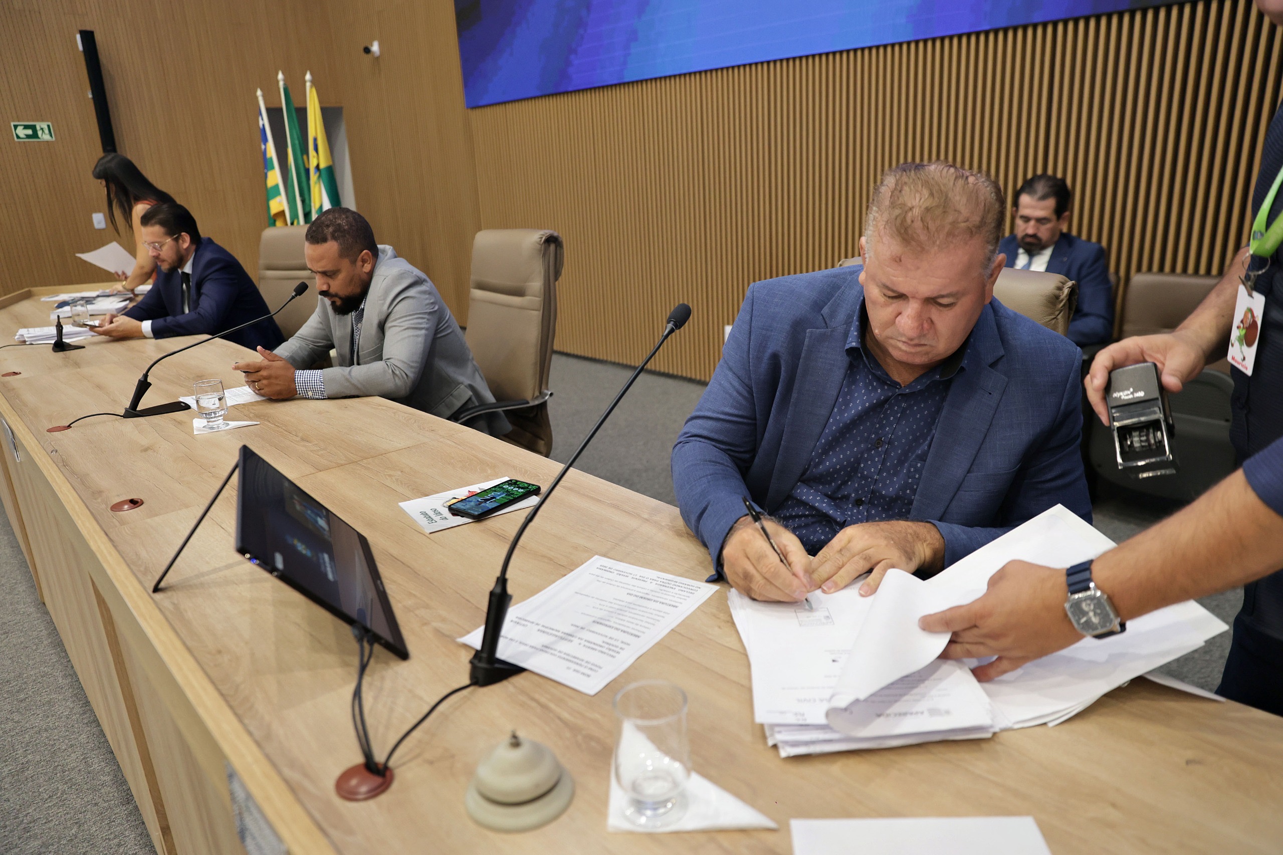 Câmara aprova pacote de quatro projetos do Executivo que definem orçamento, planejamento e ajustes fiscais para 2026