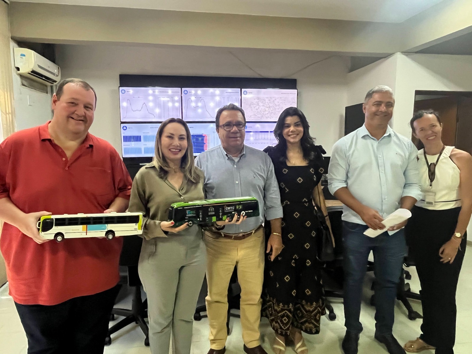 Vereadores e lideranças de Aparecida cobram melhorias no transporte coletivo em reunião na CMTC