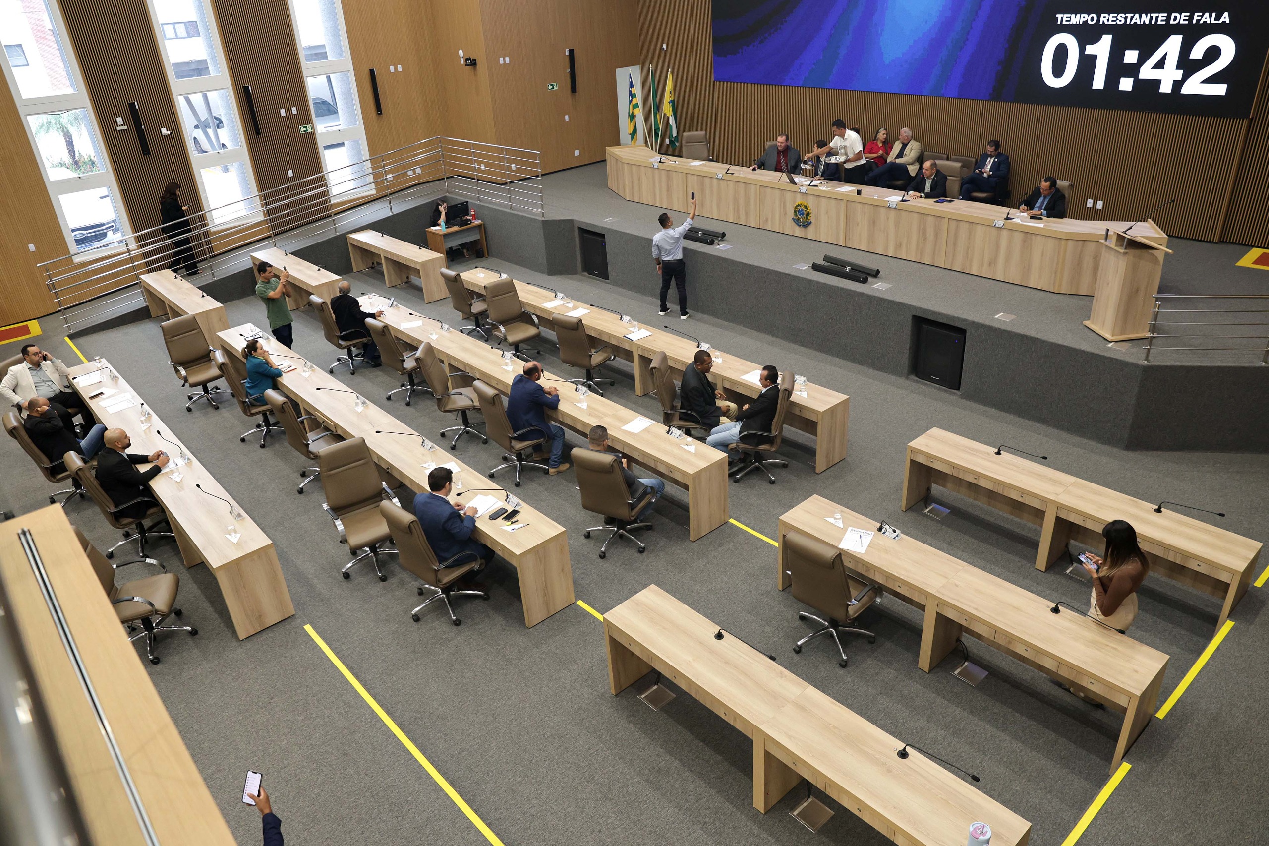 Câmara aprova concessão de três títulos de cidadão aparecidense, incluindo ao senador Flávio Bolsonaro