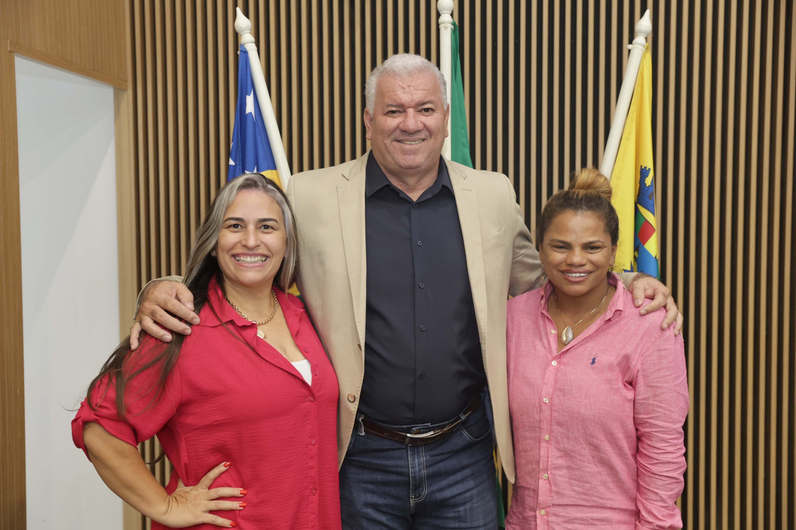 Presidente da Câmara recebe vereadora de Abadia de Goiás em visita institucional
