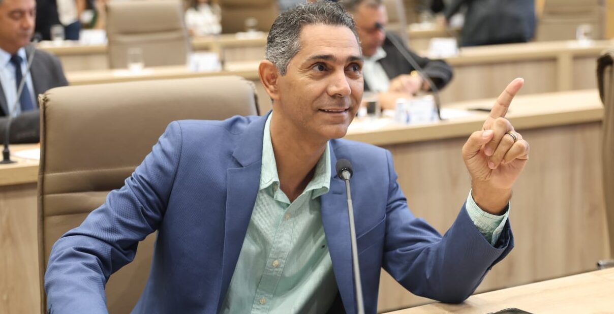 Câmara realiza sessão solene para entrega de sete títulos de cidadão aparecidense