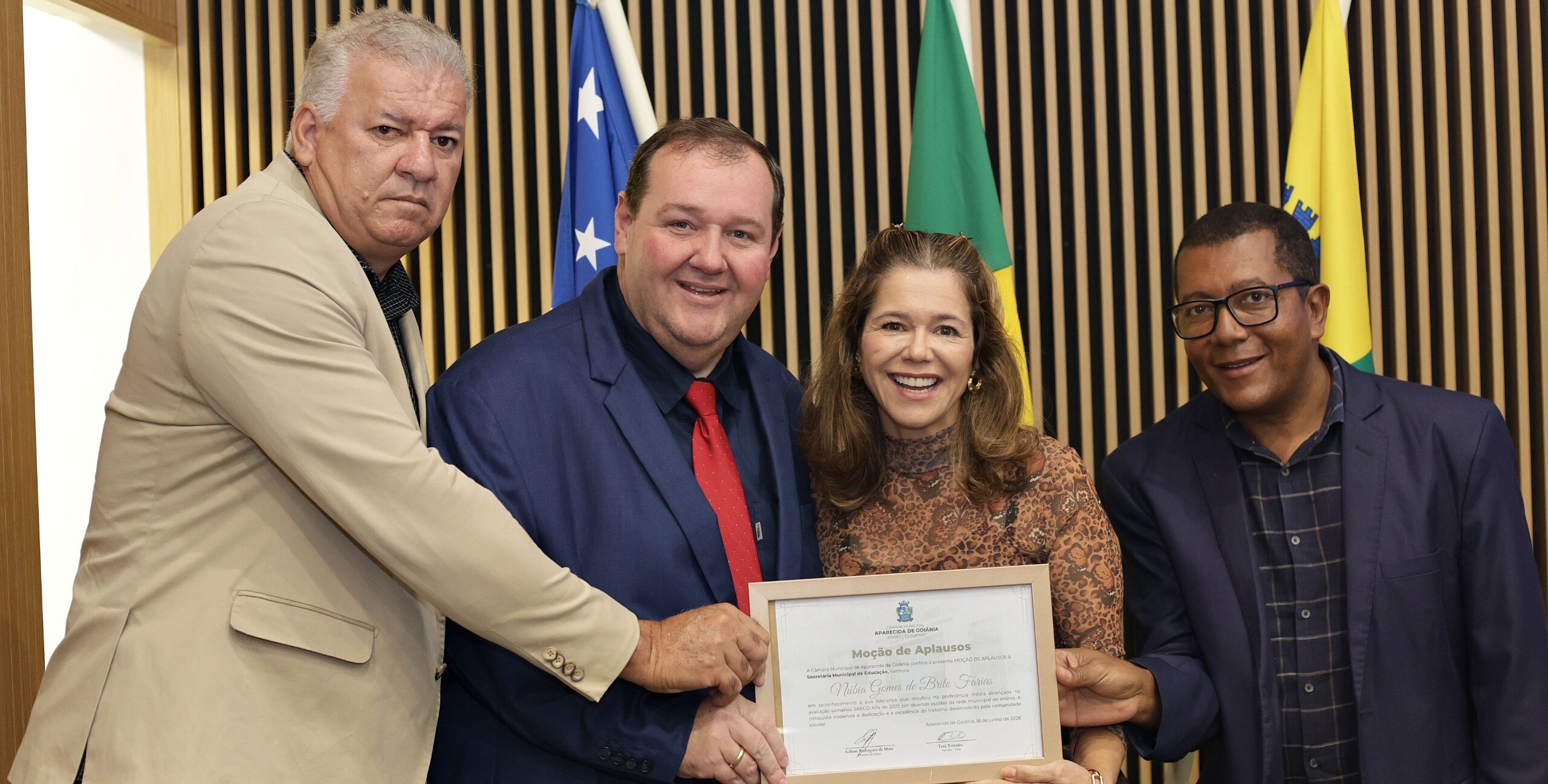 Diretores de escolas municipais recebem Moções de Aplausos na Câmara de Aparecida